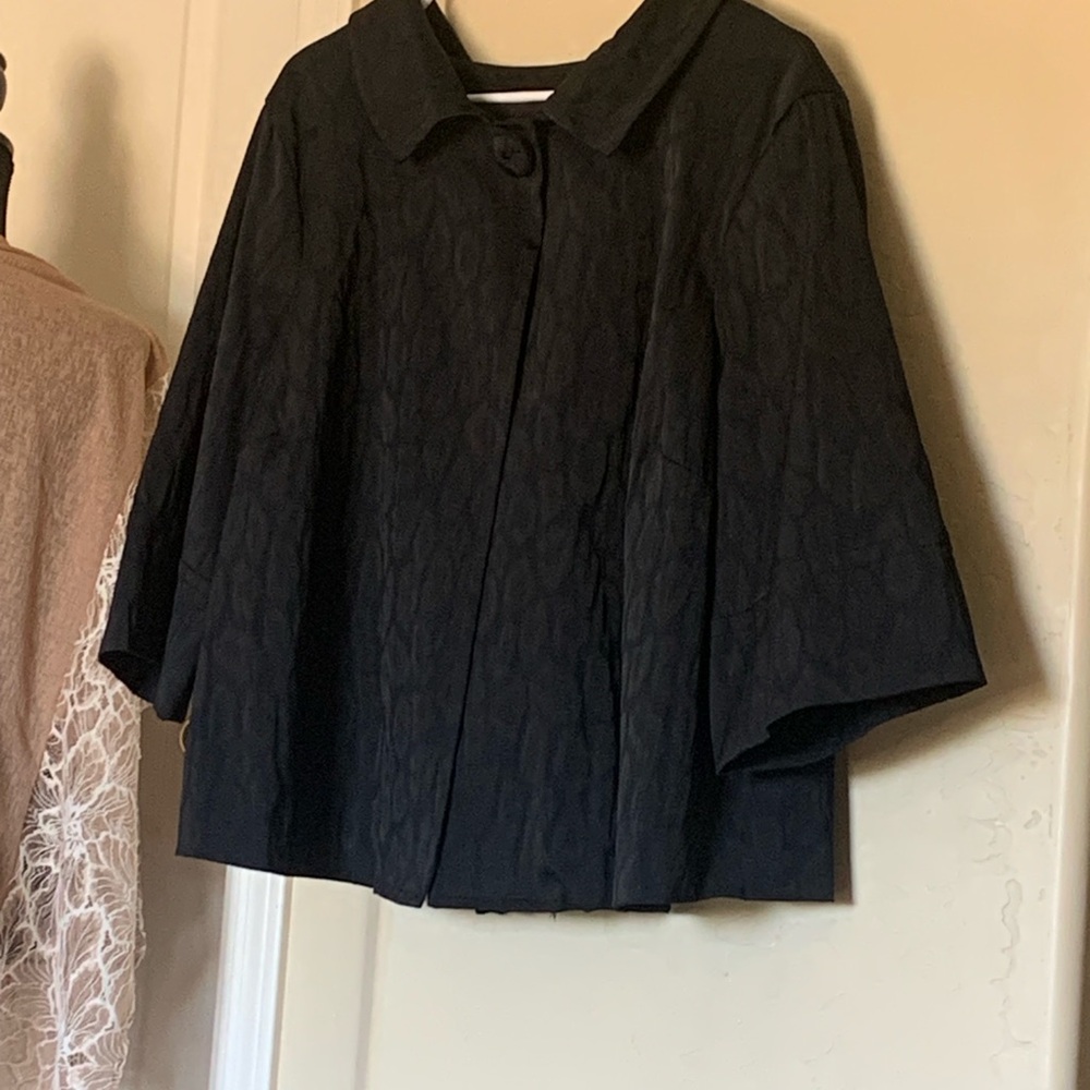 Elegant Black Jacket Textured Two Tone Jacket With Perky Kick Pleat in back